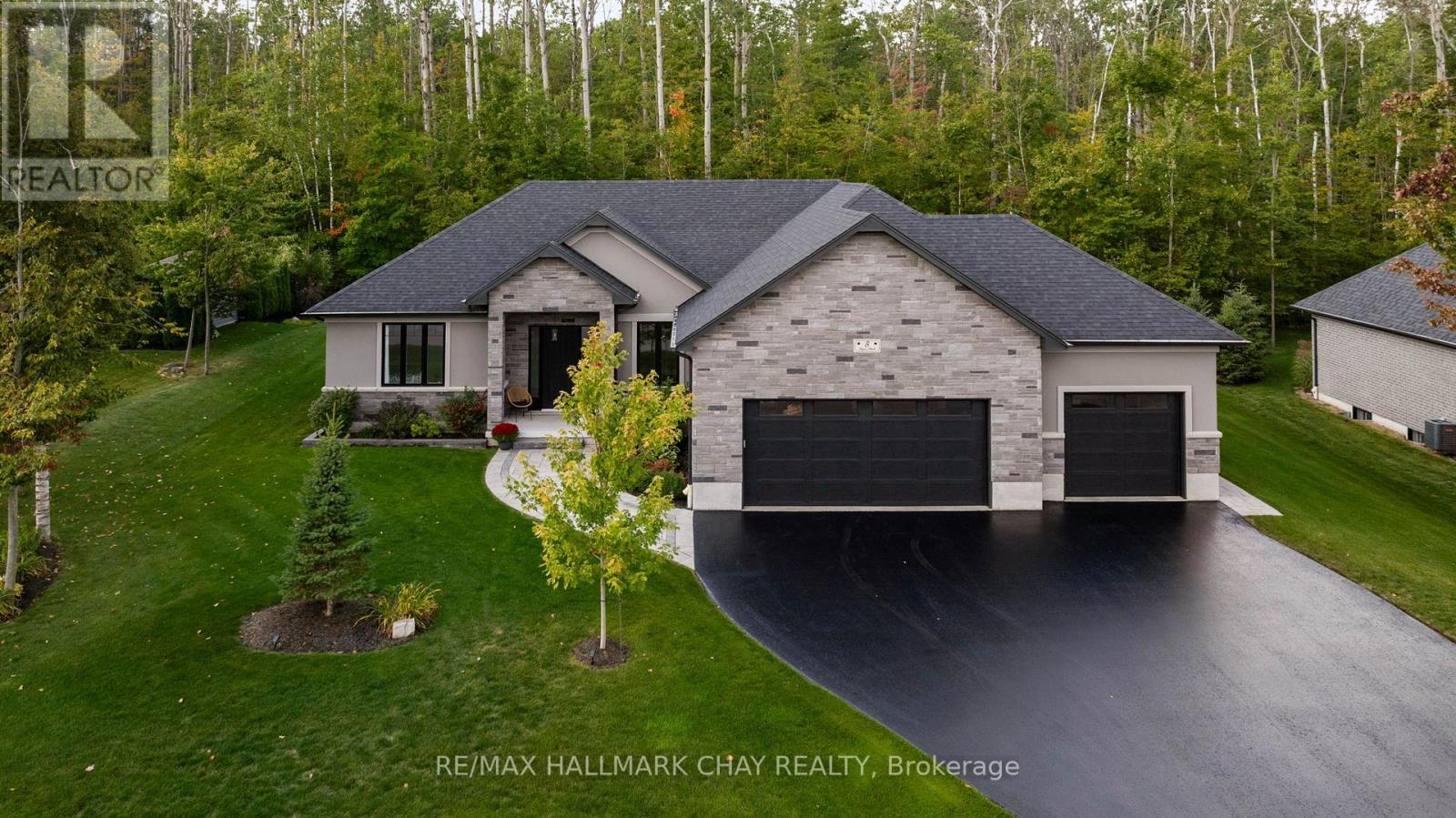 8 BYERS STREET, Barrie, Ontario