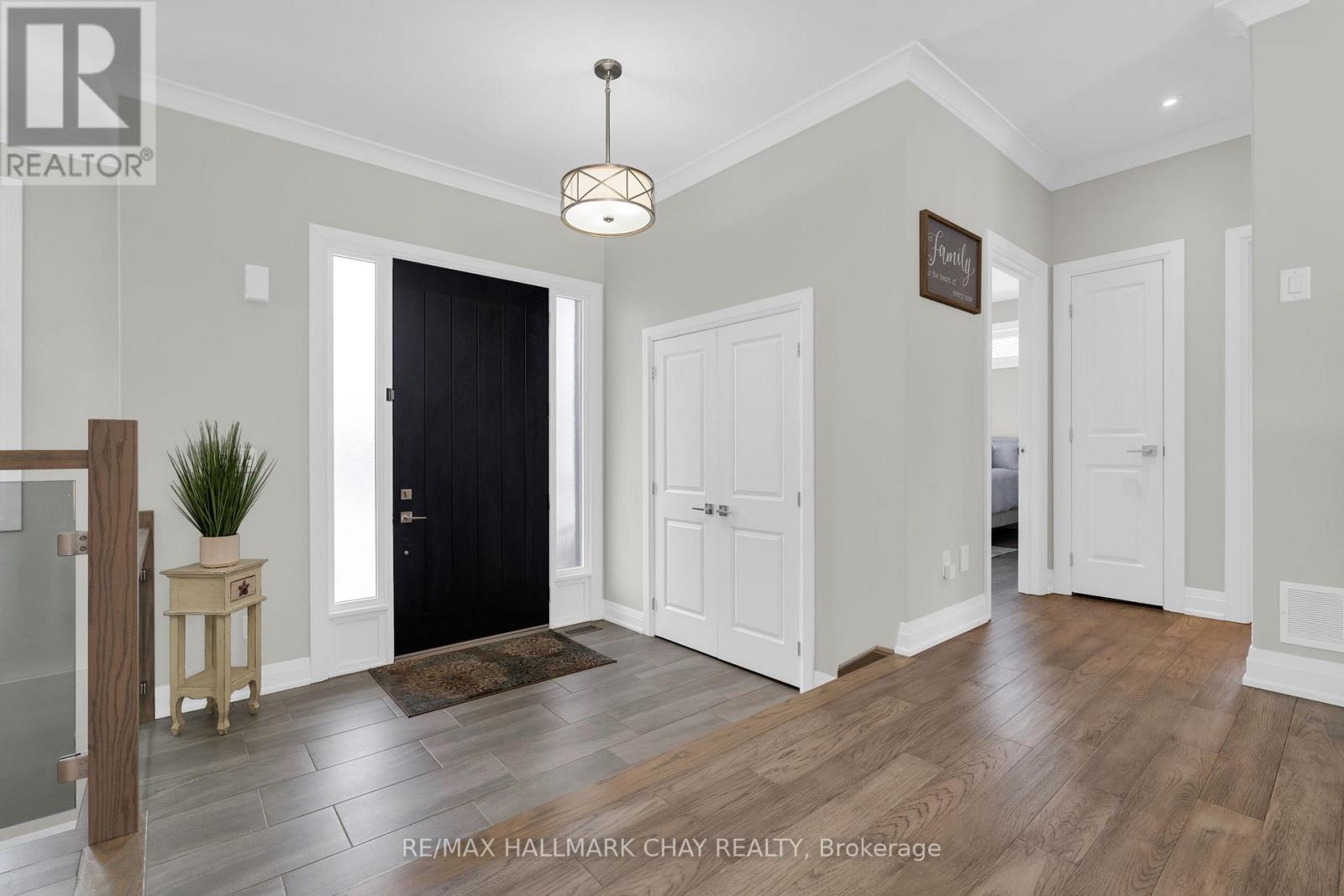 8 Byers Street, Barrie, Ontario  L9X 2A3 - Photo 5 - S13112540