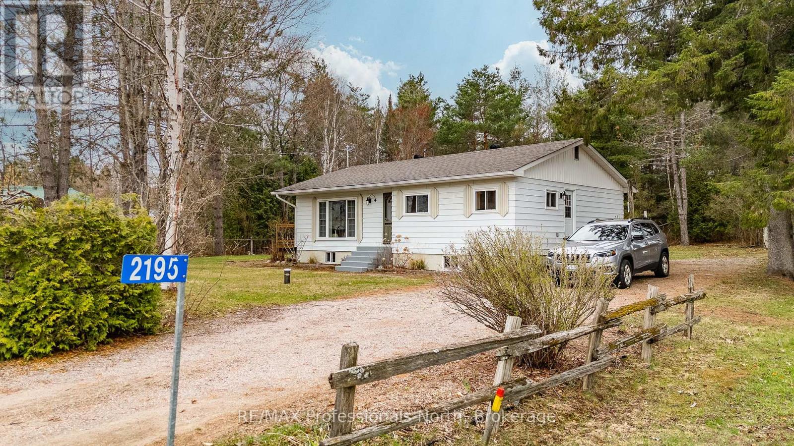 2195 LOOP ROAD, Highlands East, Ontario