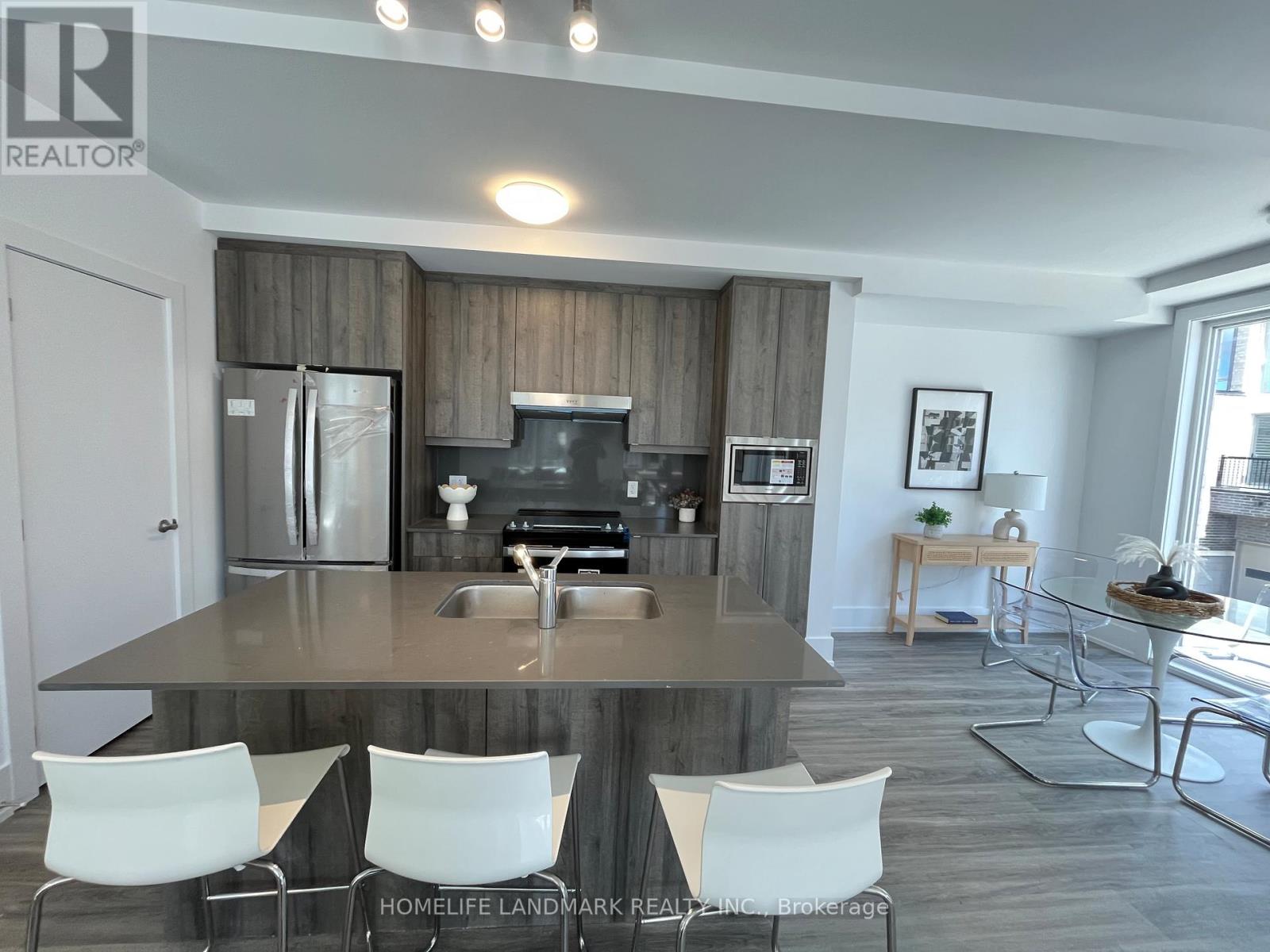 10 Bancroft Lane, Richmond Hill, Ontario  L4E 1M1 - Photo 4 - N13104620