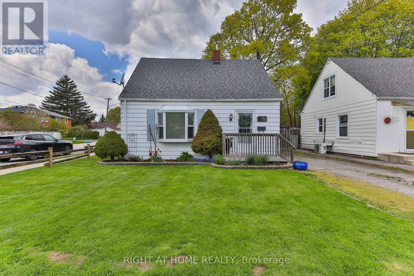 37 STEWART STREET, Oakville, Ontario