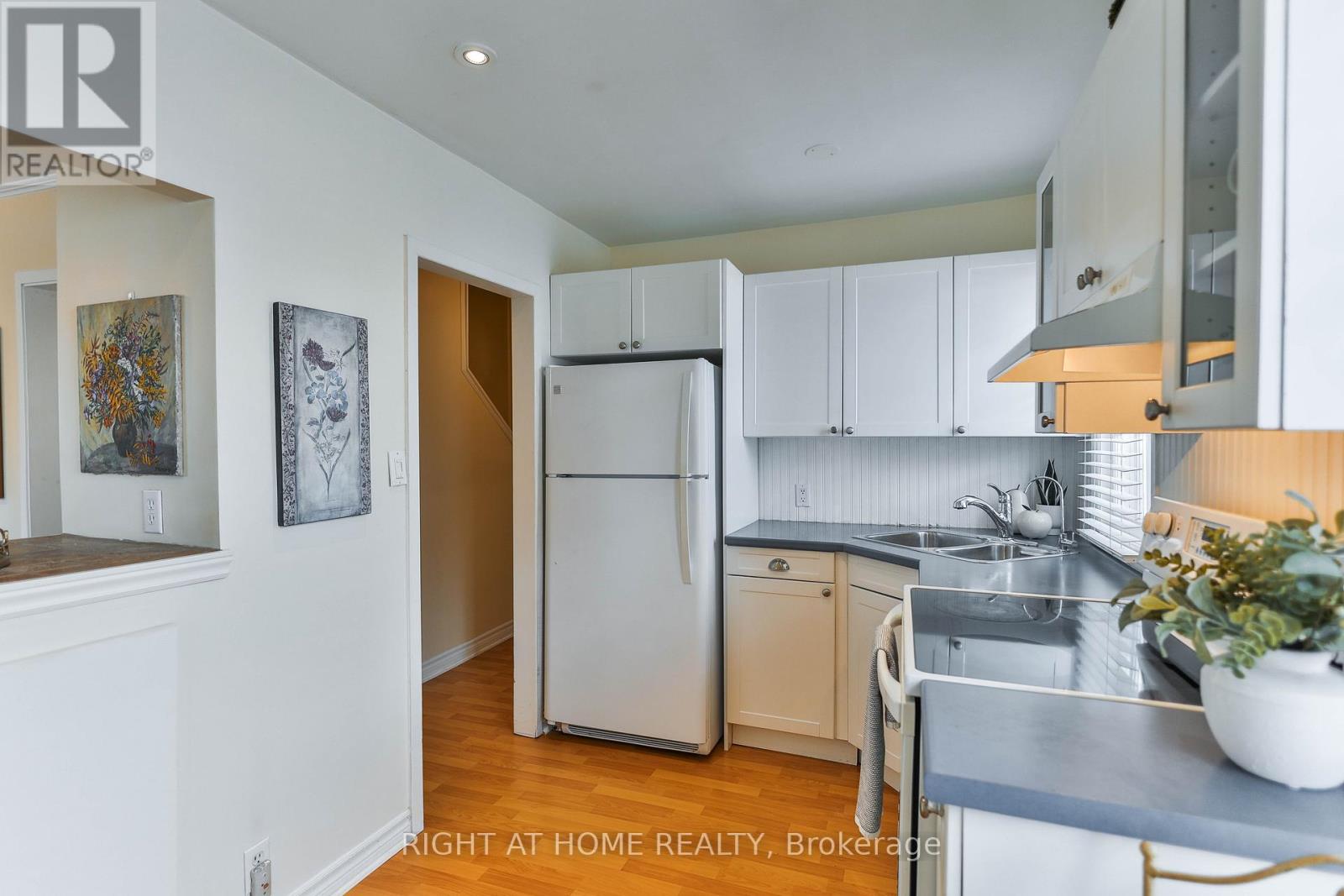 37 Stewart Street, Oakville, Ontario  L6K 1X3 - Photo 11 - W13112556