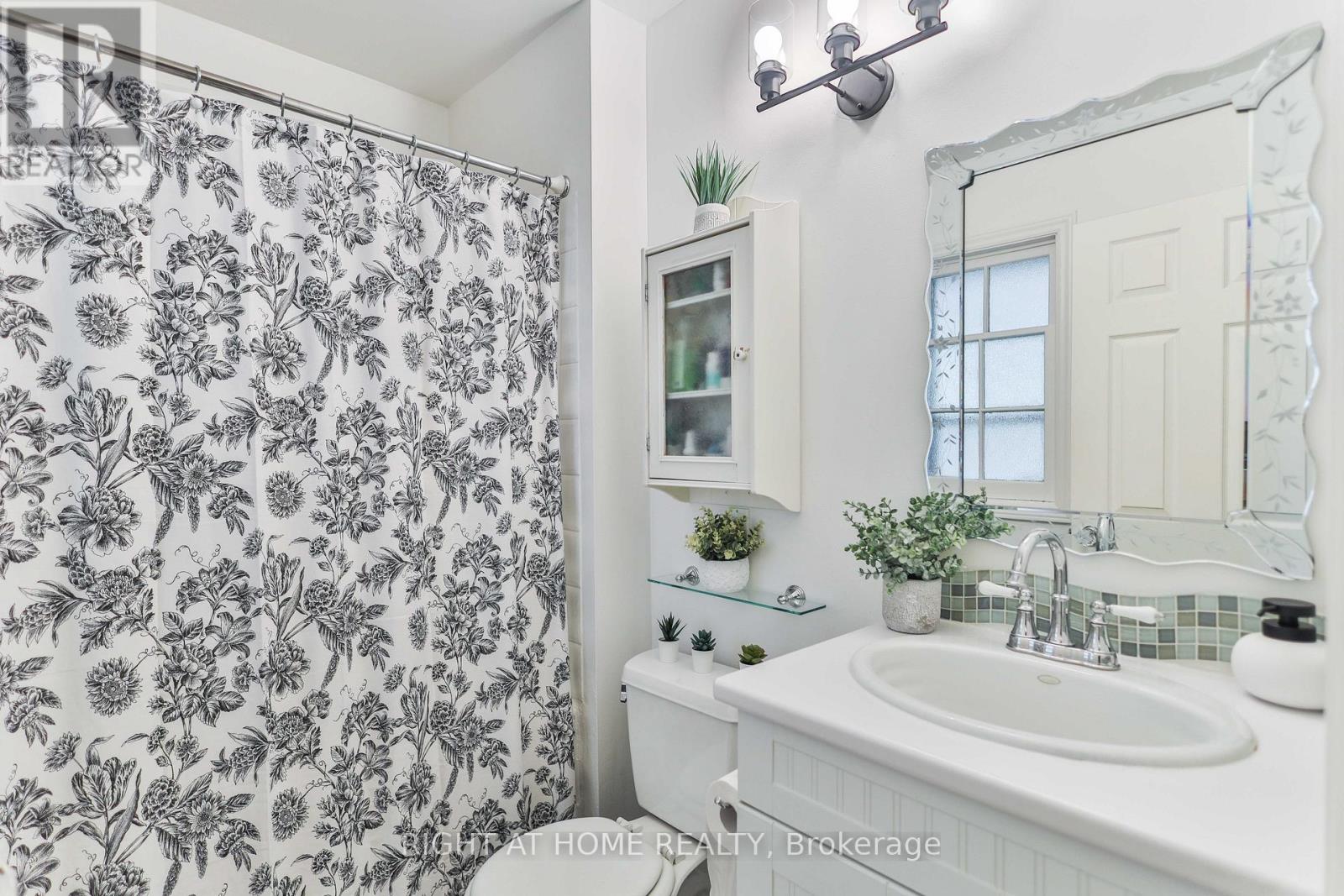37 Stewart Street, Oakville, Ontario  L6K 1X3 - Photo 19 - W13112556