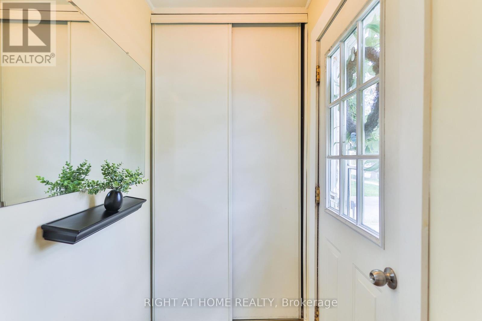 37 Stewart Street, Oakville, Ontario  L6K 1X3 - Photo 4 - W13112556