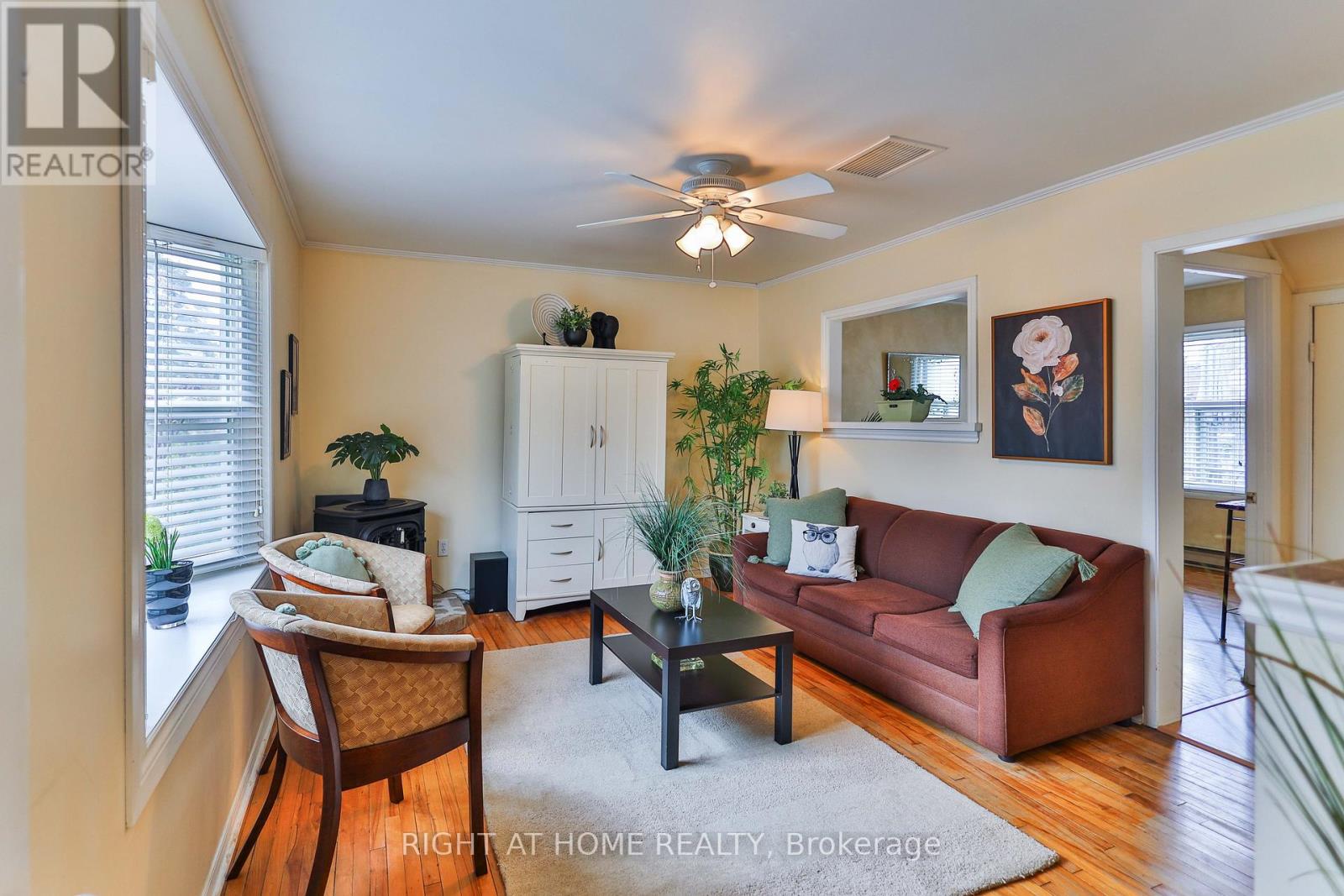 37 Stewart Street, Oakville, Ontario  L6K 1X3 - Photo 5 - W13112556