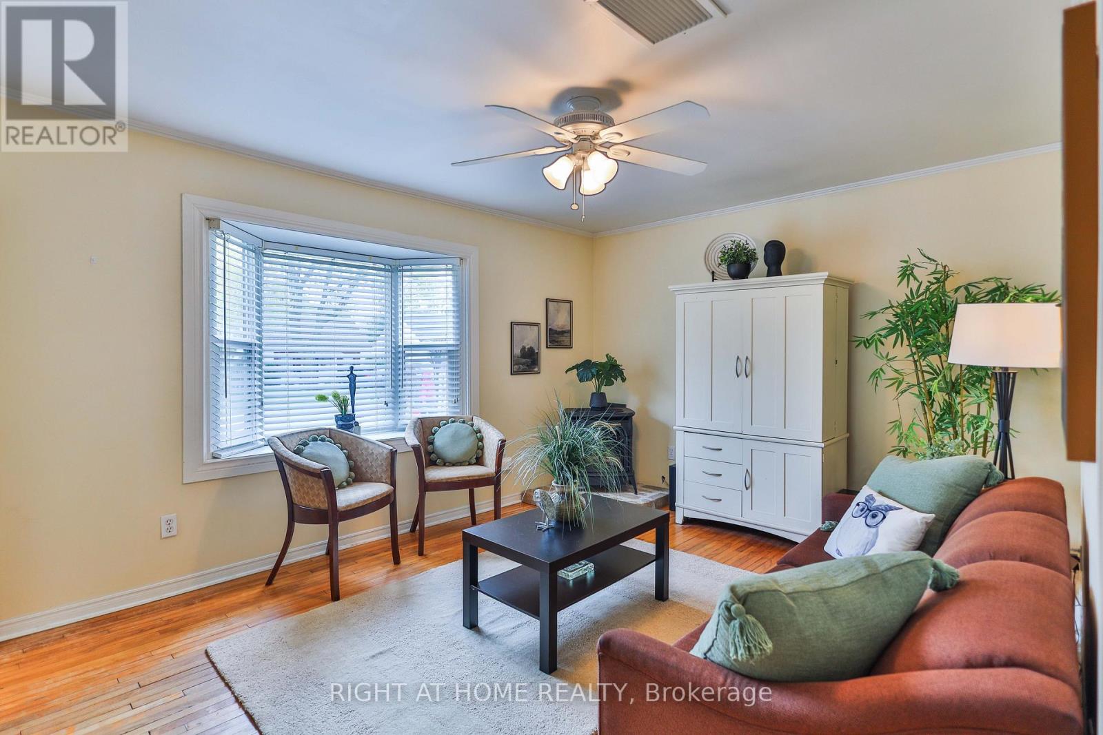 37 Stewart Street, Oakville, Ontario  L6K 1X3 - Photo 6 - W13112556