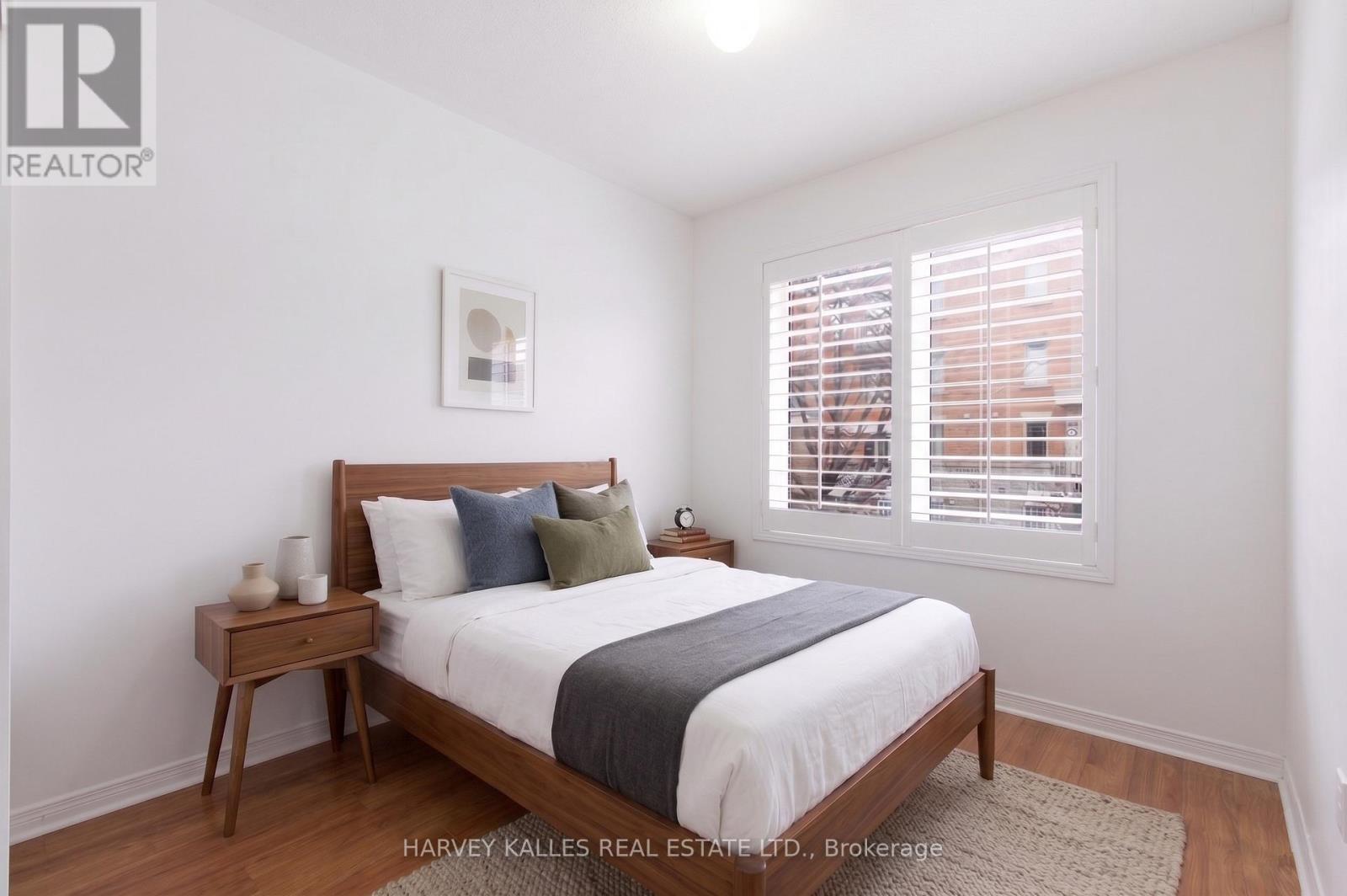 18 - 20 Turntable Crescent, Toronto, Ontario  M6H 4K9 - Photo 10 - W13112756