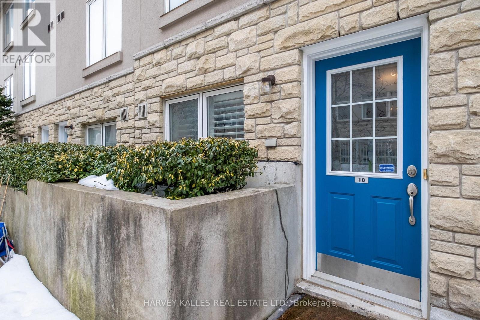 18 - 20 Turntable Crescent, Toronto, Ontario  M6H 4K9 - Photo 2 - W13112756