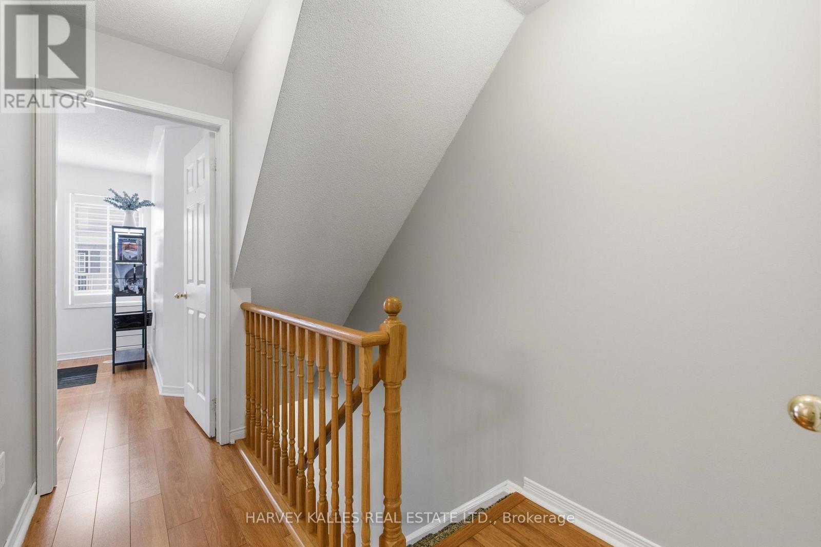 18 - 20 Turntable Crescent, Toronto, Ontario  M6H 4K9 - Photo 8 - W13112756
