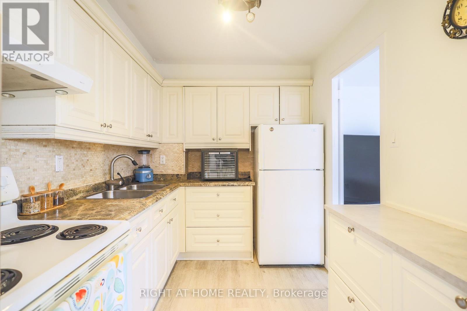 207 - 1455 Lawrence Avenue W, Toronto, Ontario  M6L 1B1 - Photo 11 - W13112780