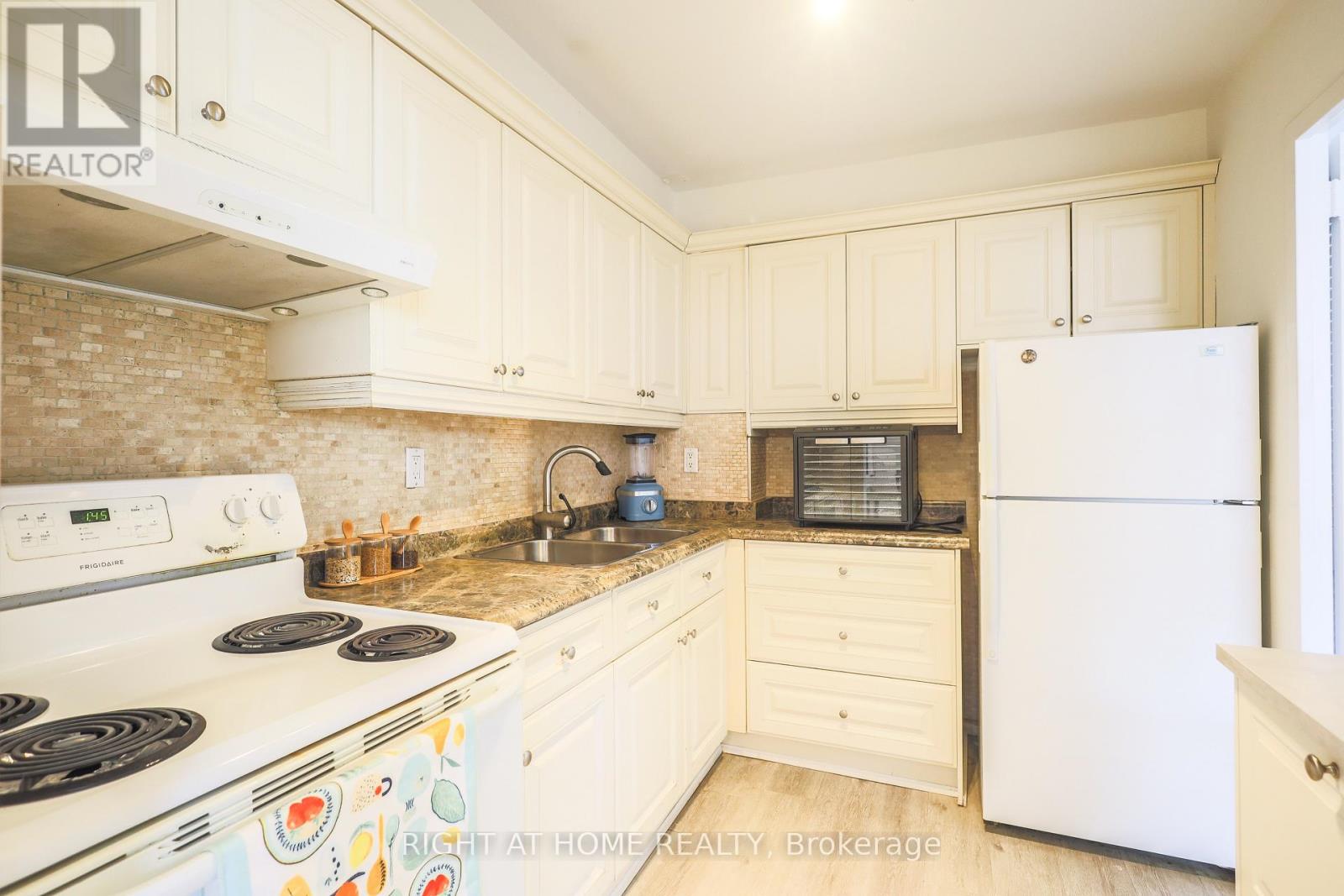 207 - 1455 Lawrence Avenue W, Toronto, Ontario  M6L 1B1 - Photo 9 - W13112780