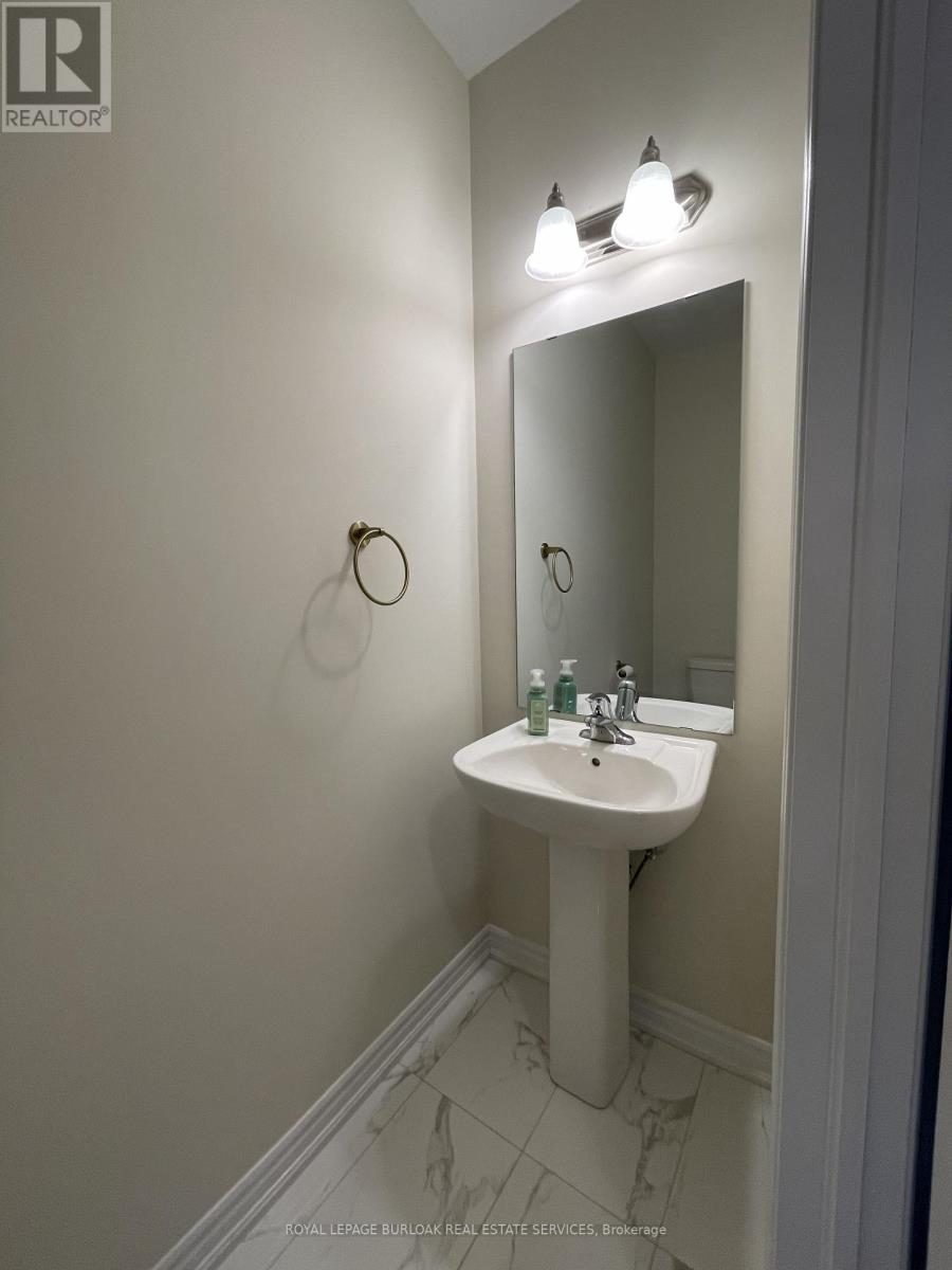 1373 Almonte Drive, Burlington, Ontario  L7P 0V8 - Photo 16 - W13112796