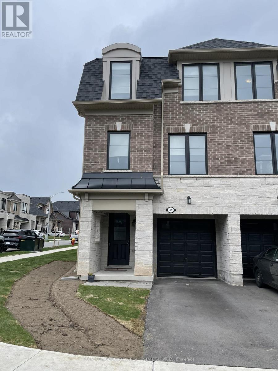 1373 Almonte Drive, Burlington, Ontario  L7P 0V8 - Photo 2 - W13112796