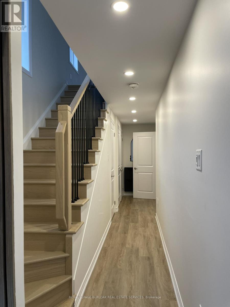 1373 Almonte Drive, Burlington, Ontario  L7P 0V8 - Photo 3 - W13112796