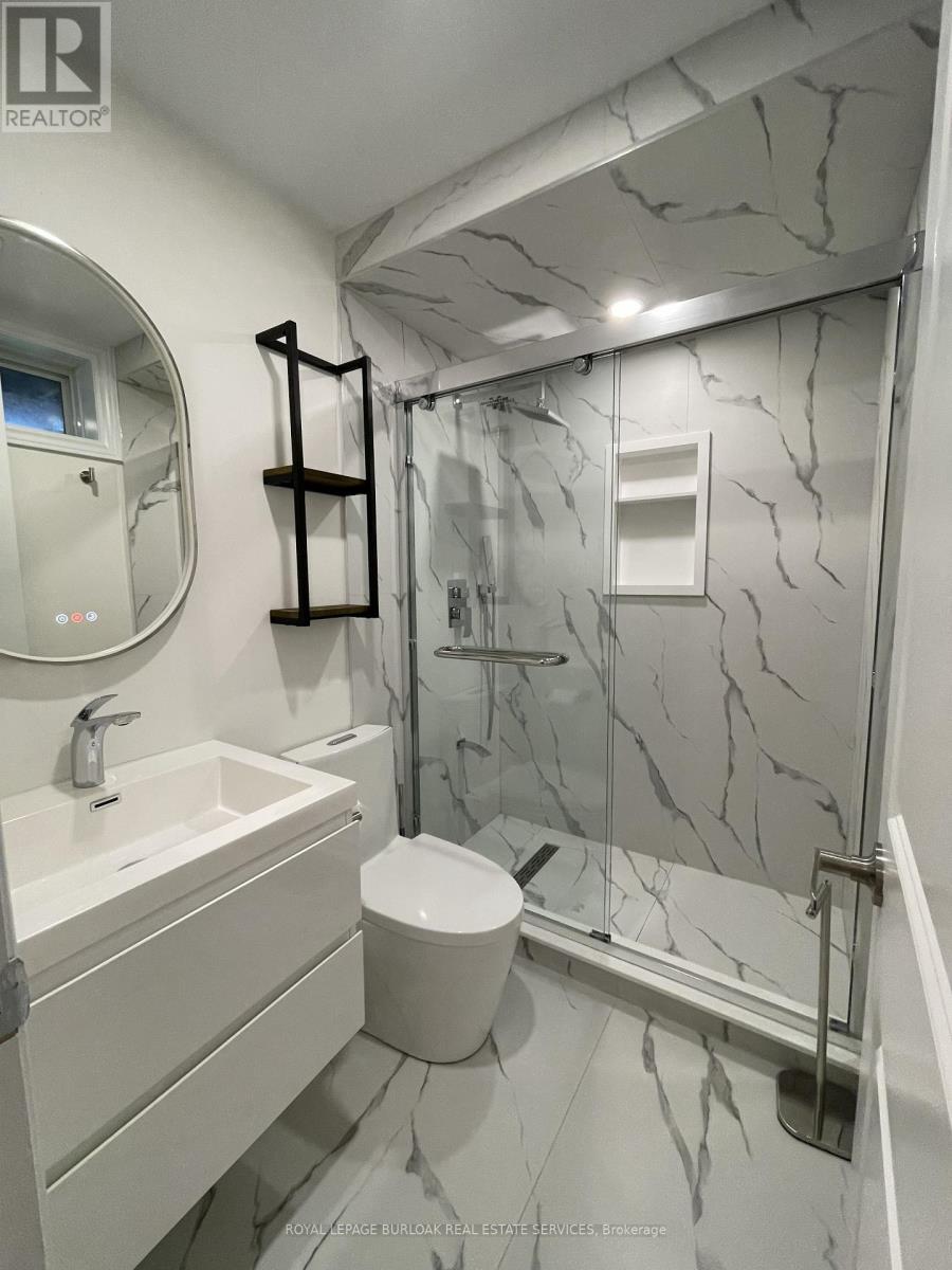 1373 Almonte Drive, Burlington, Ontario  L7P 0V8 - Photo 7 - W13112796