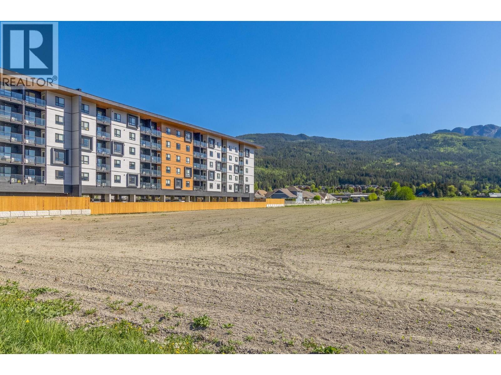 1490 10 Avenue SW Lot# 3, Salmon Arm, British Columbia  V1E 1T2 - Photo 2 - 10371498