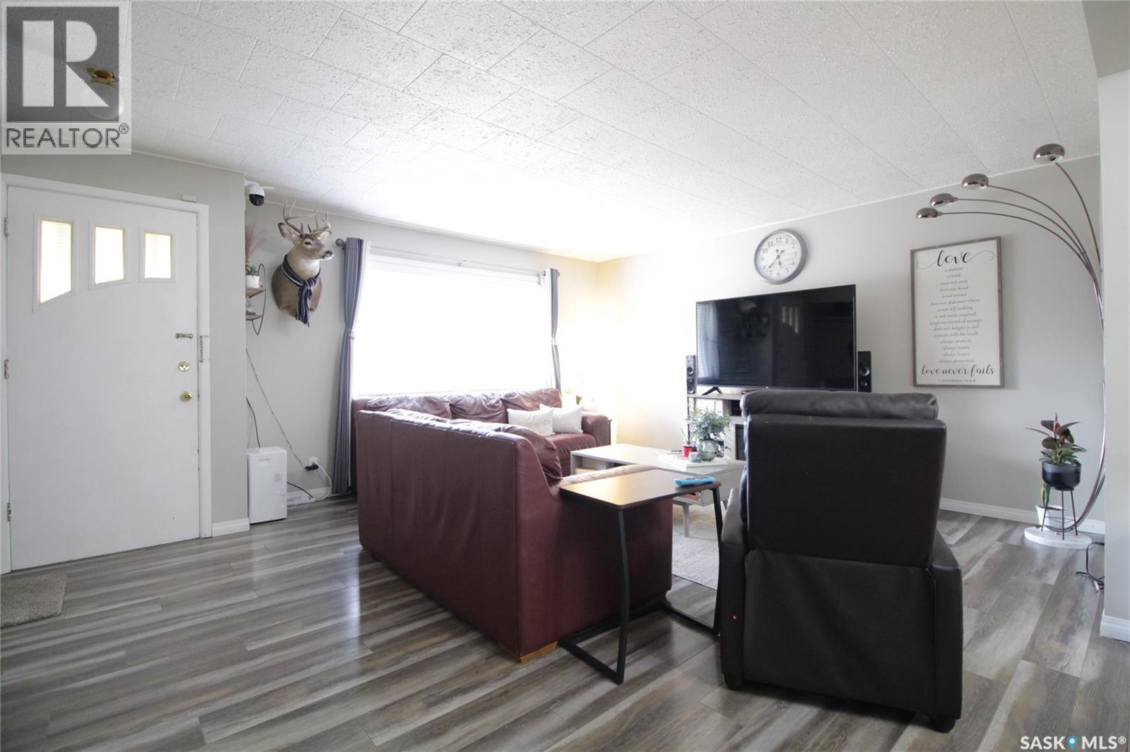 1101 Gordon Street, Moosomin, Saskatchewan  S0G 3N0 - Photo 2 - SK035363