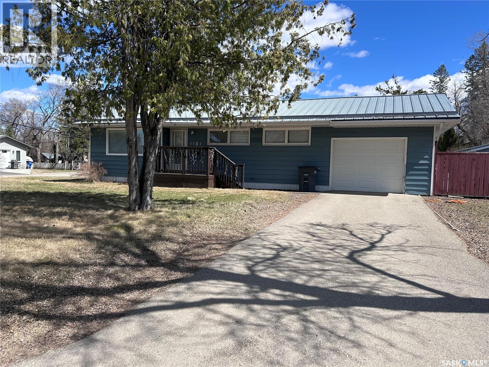 1101 Gordon Street, Moosomin, Saskatchewan  S0G 3N0 - Photo 1 - SK035363