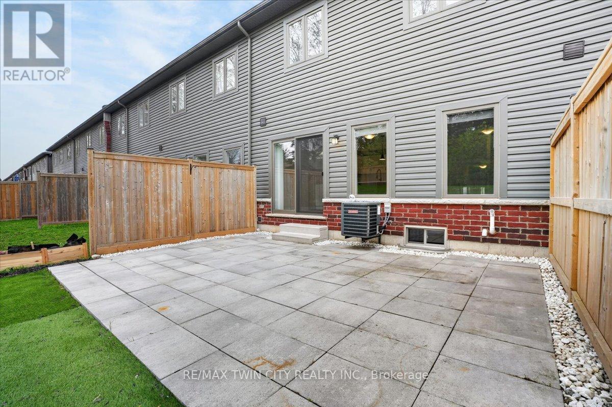16 - 324 Equestrian Way, Cambridge, Ontario  N3E 0E2 - Photo 46 - X13112706