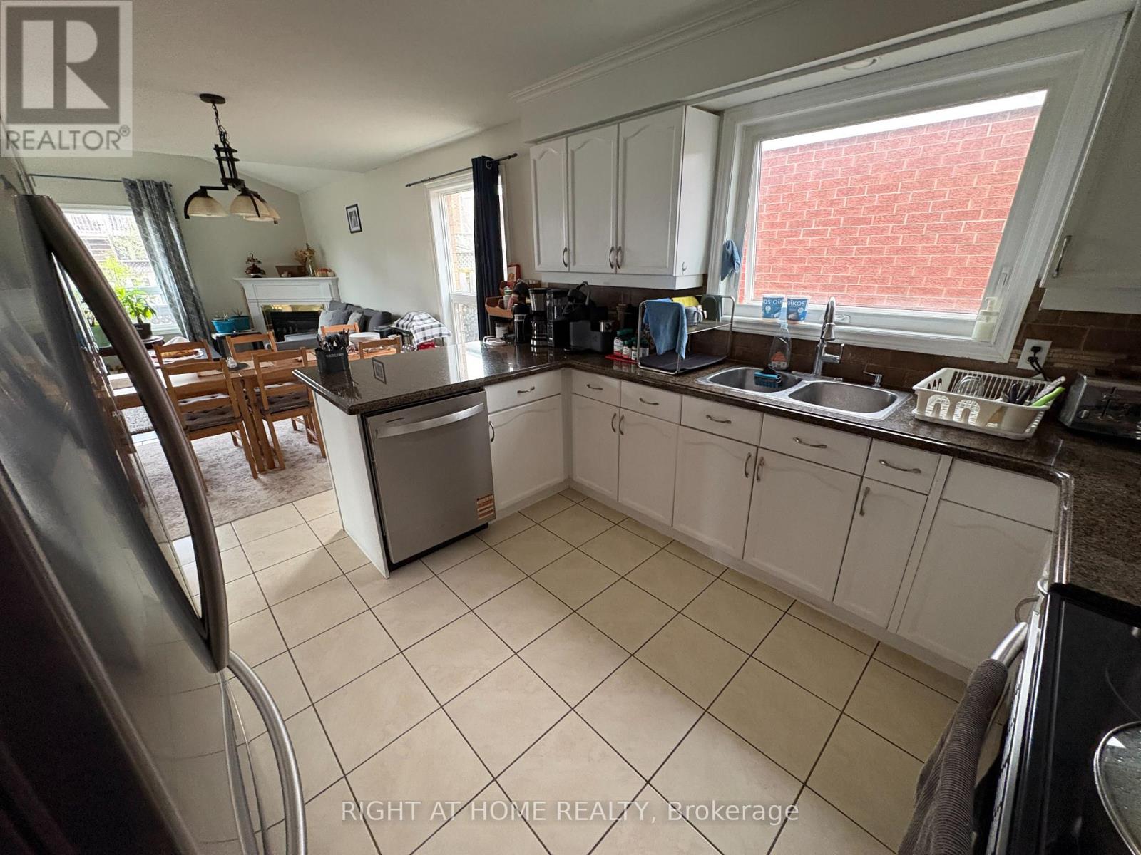 176 Starwood Drive, Guelph, Ontario  N1E 7G3 - Photo 4 - X13112726