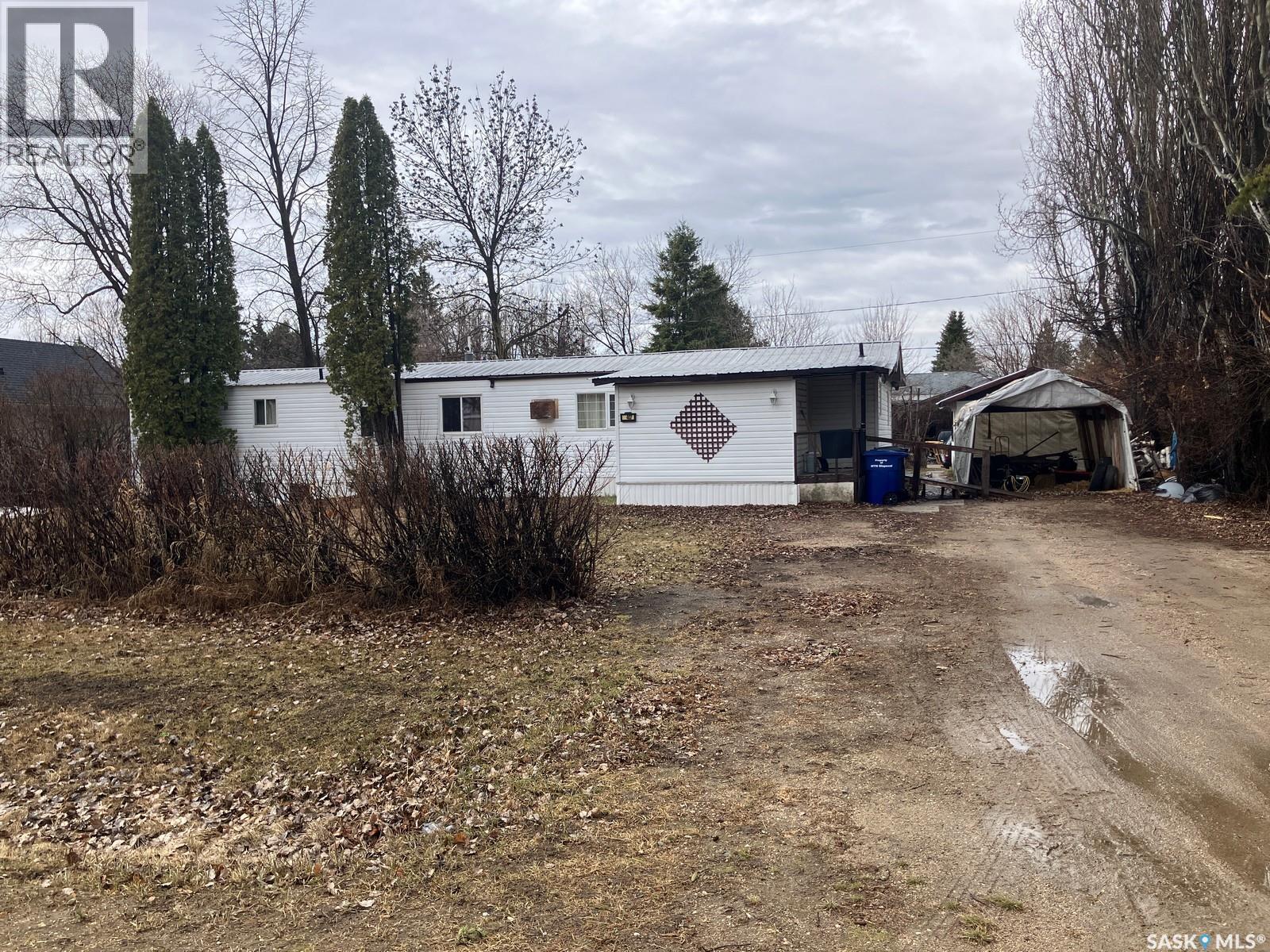 407 Railway Avenue, White Fox, Saskatchewan  S0J 3B0 - Photo 1 - SK035624