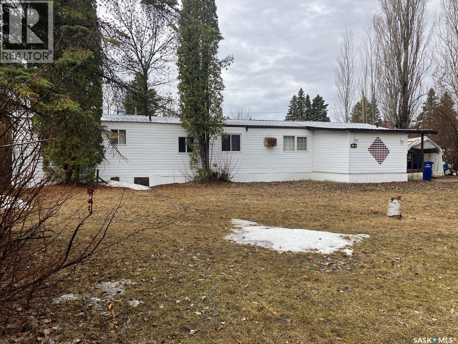 407 Railway Avenue, White Fox, Saskatchewan  S0J 3B0 - Photo 2 - SK035624
