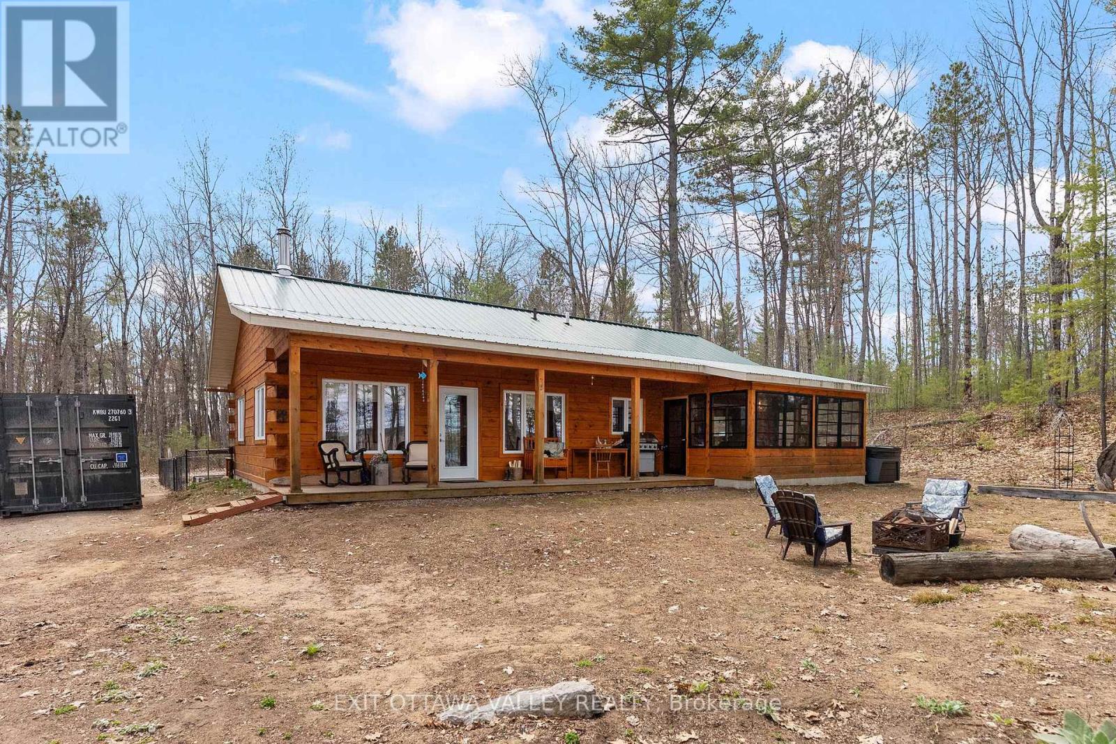 8 HAMISH TRAIL, Whitewater Region, Ontario