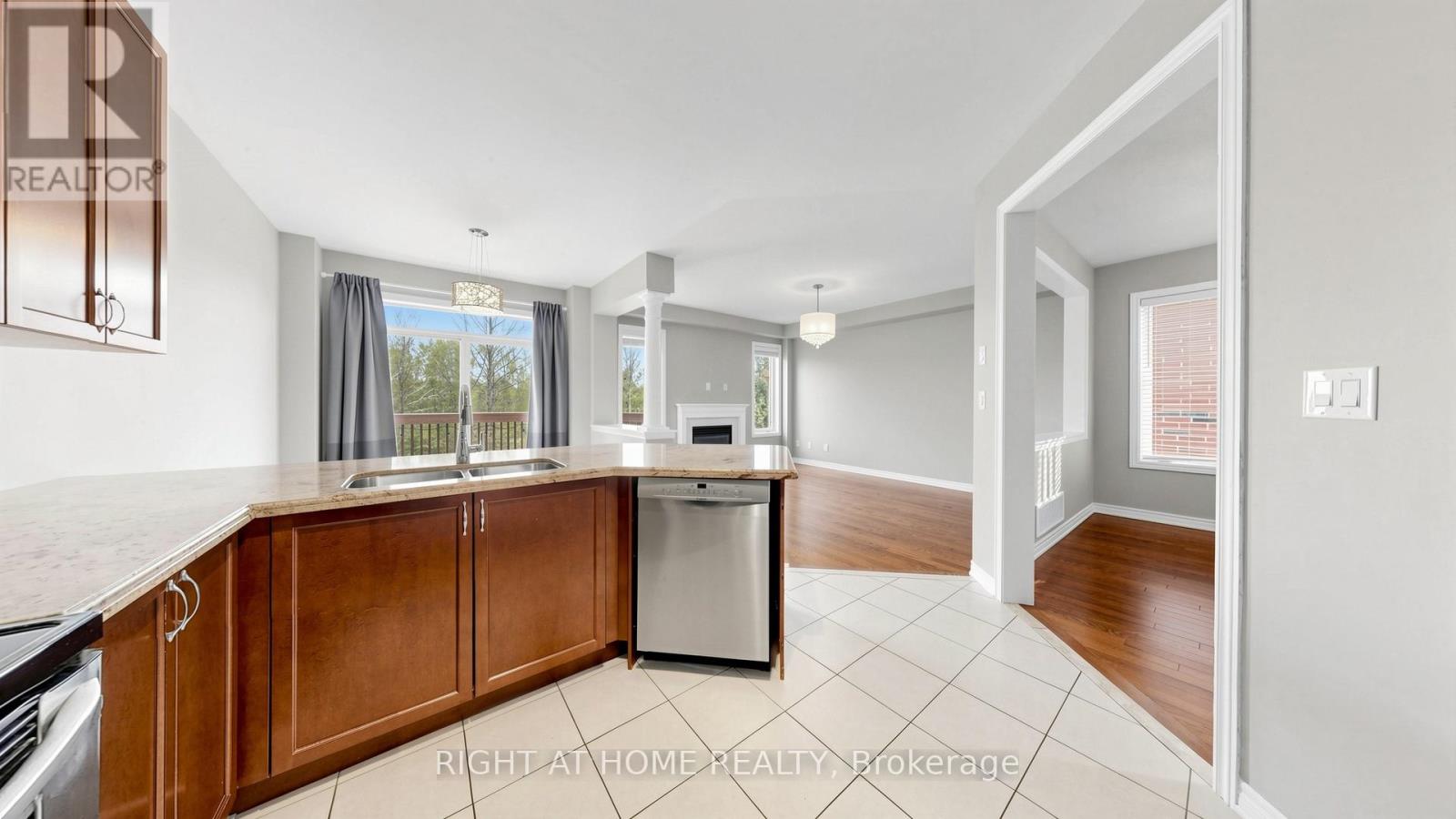 2379 Quetico Crescent, Oakville, Ontario  L6M 0J3 - Photo 12 - W12950224