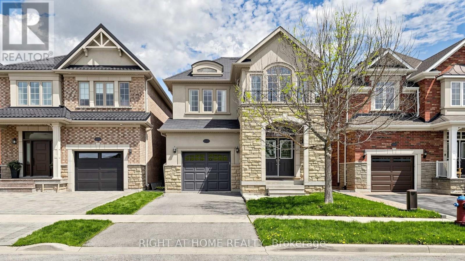2379 QUETICO CRESCENT, Oakville, Ontario