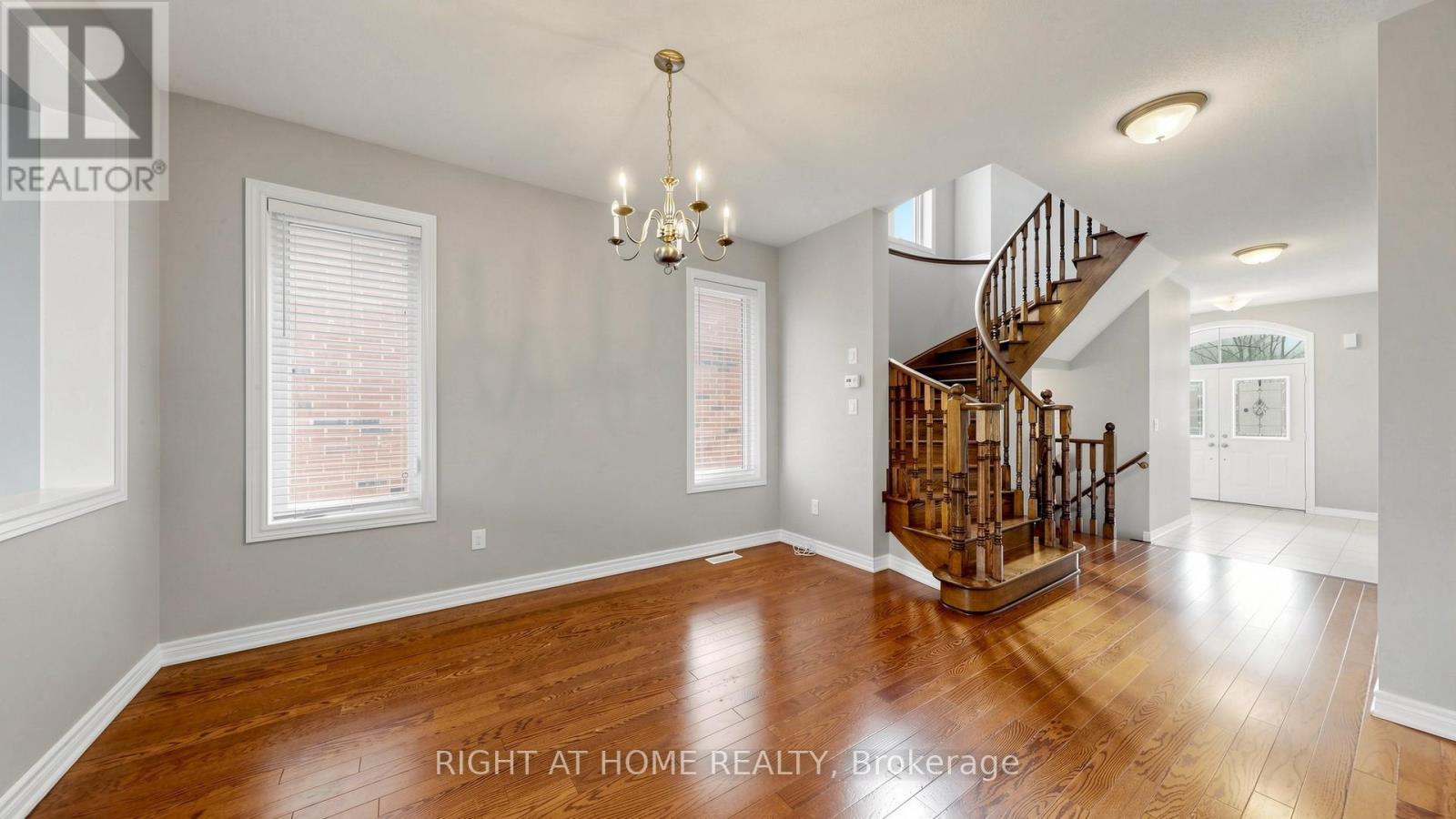 2379 Quetico Crescent, Oakville, Ontario  L6M 0J3 - Photo 8 - W12950224