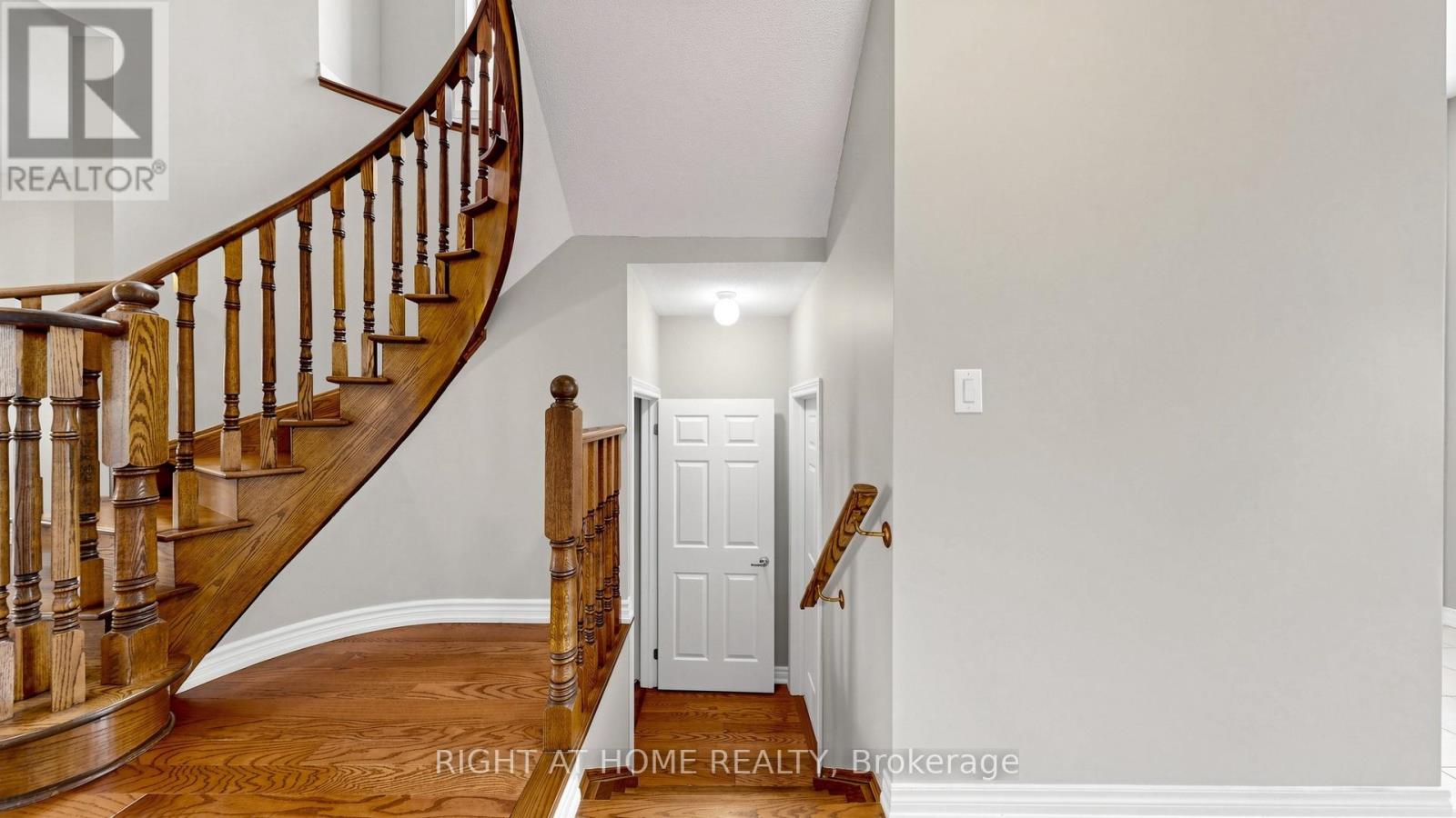 2379 Quetico Crescent, Oakville, Ontario  L6M 0J3 - Photo 34 - W12950224