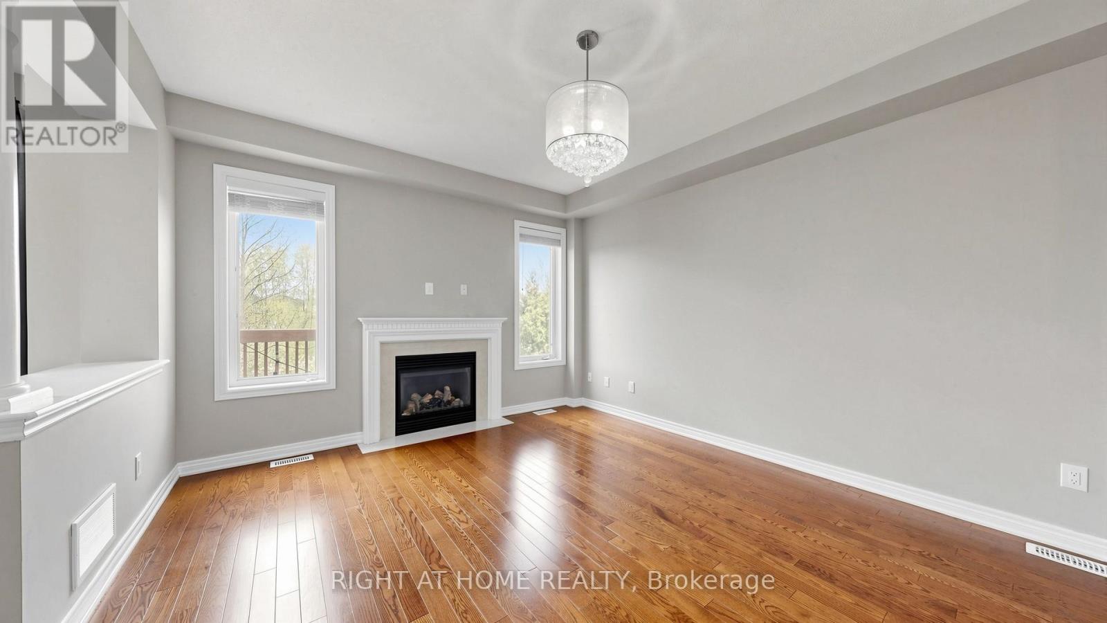 2379 Quetico Crescent, Oakville, Ontario  L6M 0J3 - Photo 4 - W12950224
