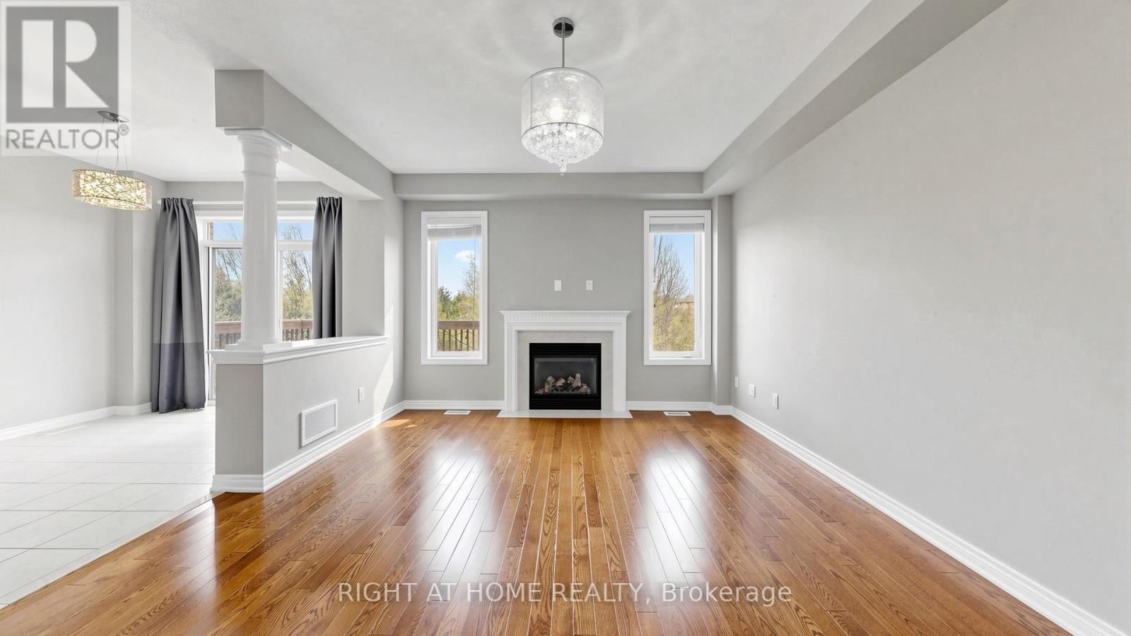 2379 Quetico Crescent, Oakville, Ontario  L6M 0J3 - Photo 3 - W12950224
