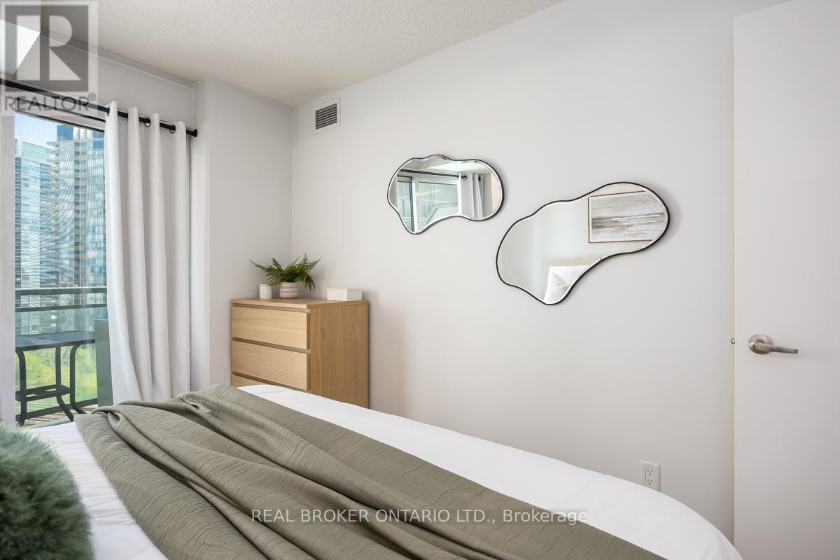 1214 - 155 Legion Road N, Toronto, Ontario  M8Y 0A7 - Photo 15 - W13111036
