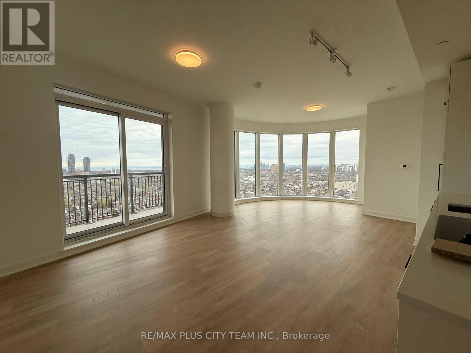2110 - 1185 Dupont Street, Toronto, Ontario  M6H 0G5 - Photo 4 - W13102522