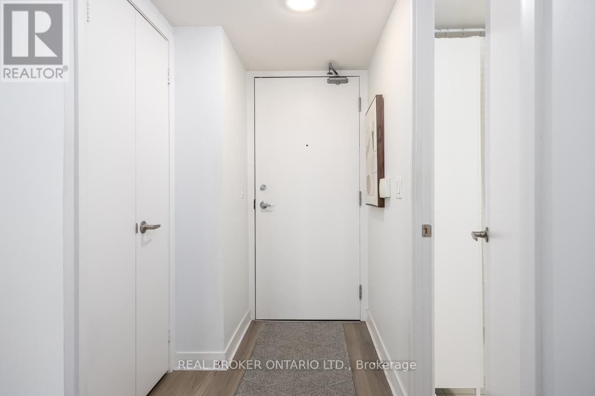 1214 - 155 Legion Road N, Toronto, Ontario  M8Y 0A7 - Photo 2 - W13111036