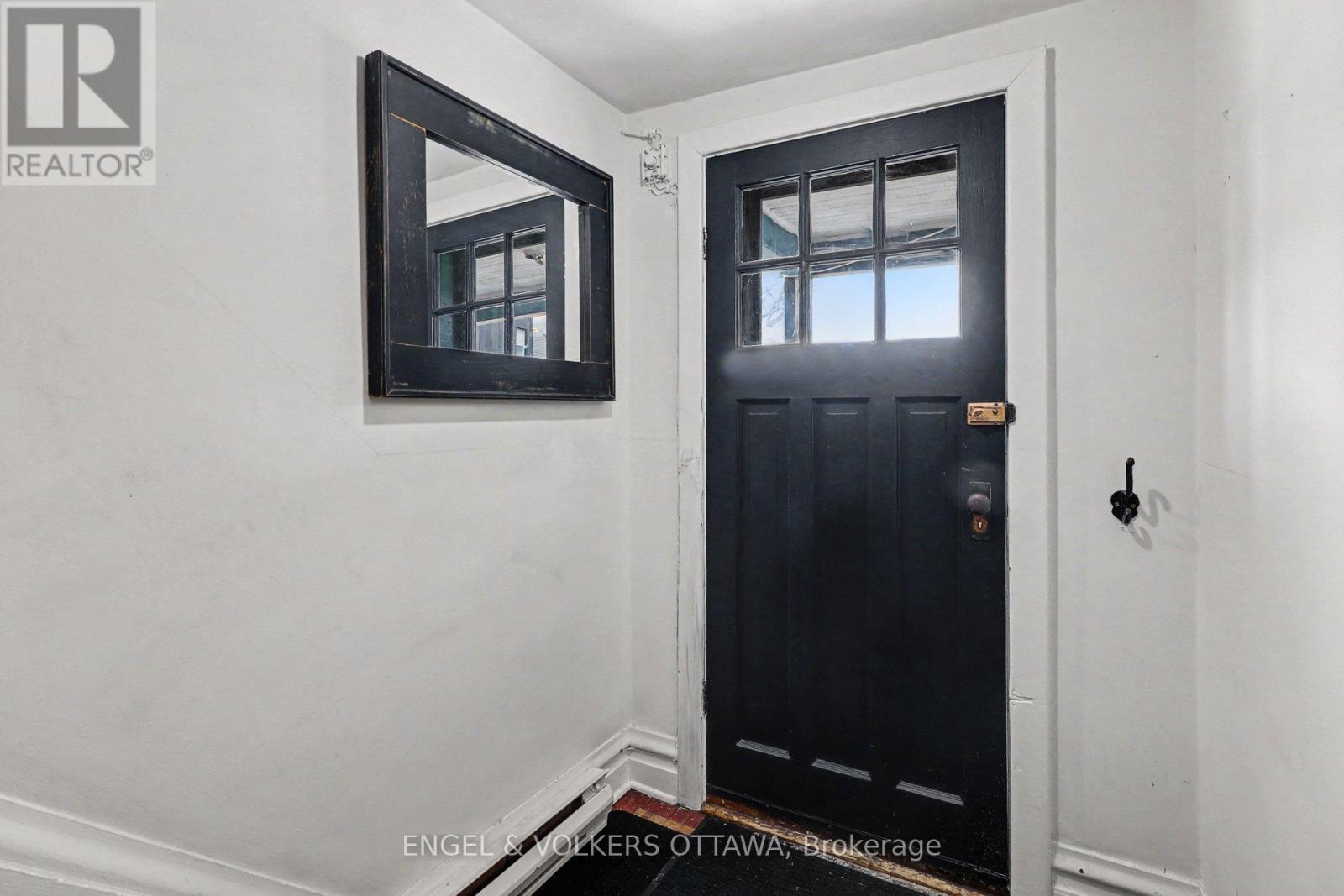 86 Pinhey Street, Ottawa, Ontario  K1Y 1T4 - Photo 2 - X12982512