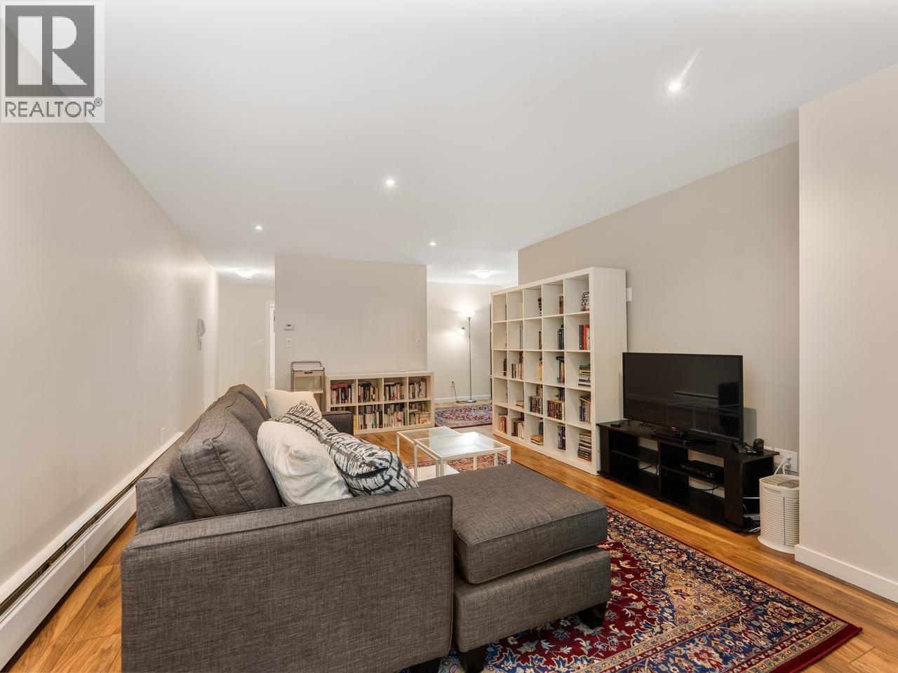 305 1611 E 3rd Street, Vancouver, British Columbia  V5N 1H1 - Photo 2 - R3121923