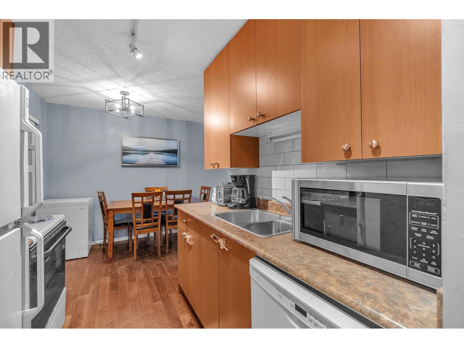107 170 E 3rd Street, North Vancouver, British Columbia  V7L 1E6 - Photo 2 - R3121970