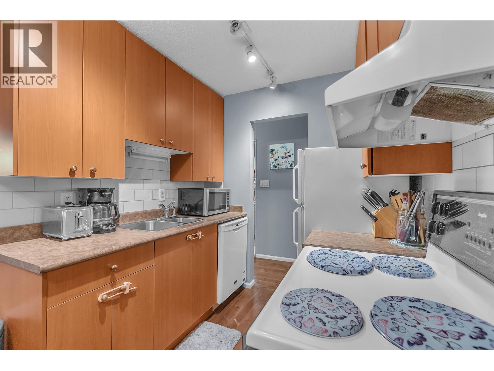 107 170 E 3rd Street, North Vancouver, British Columbia  V7L 1E6 - Photo 3 - R3121970