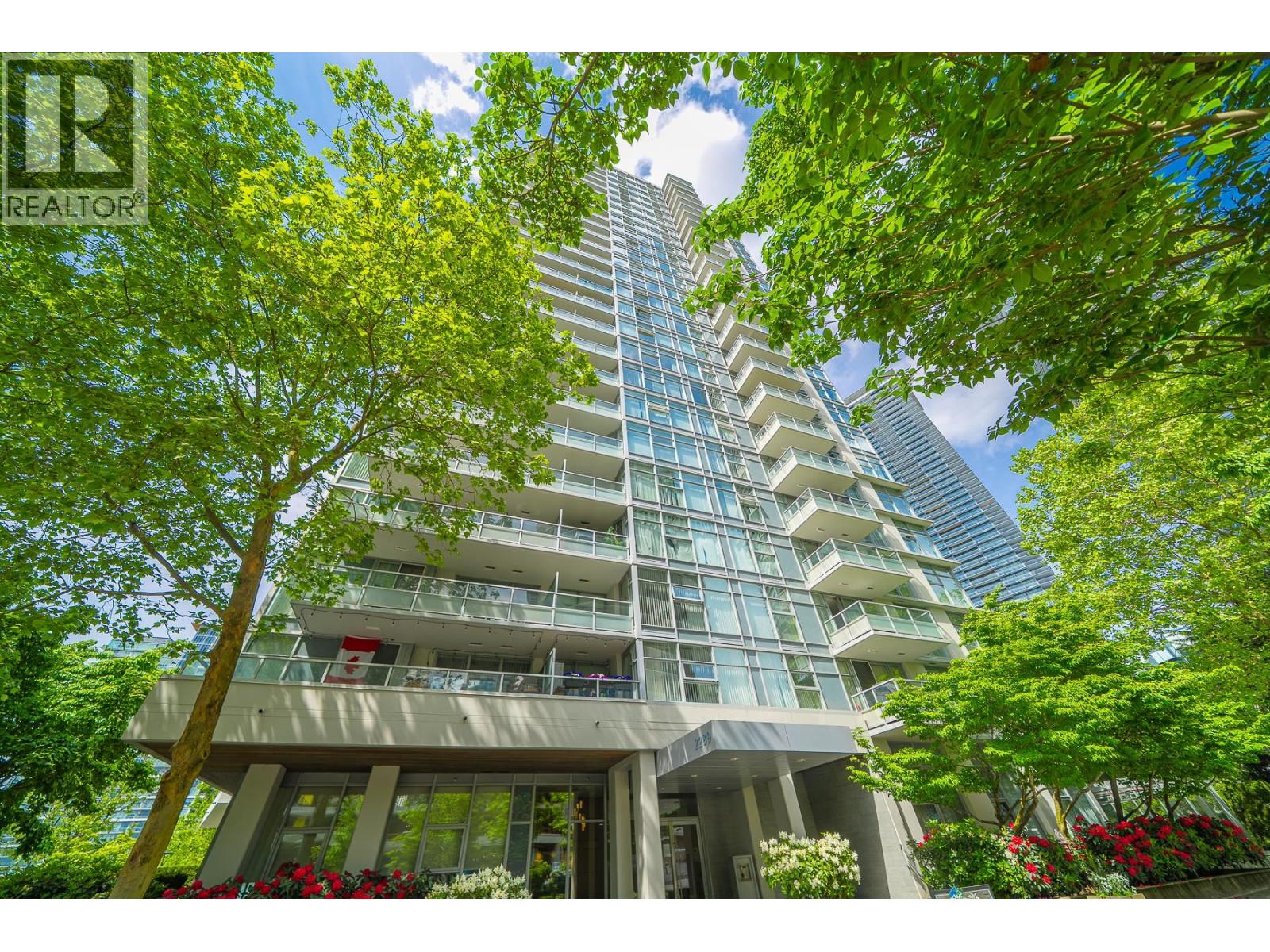 802 2289 Yukon Crescent, Burnaby, British Columbia V5C 0B2 - Photo 2 - R3122021