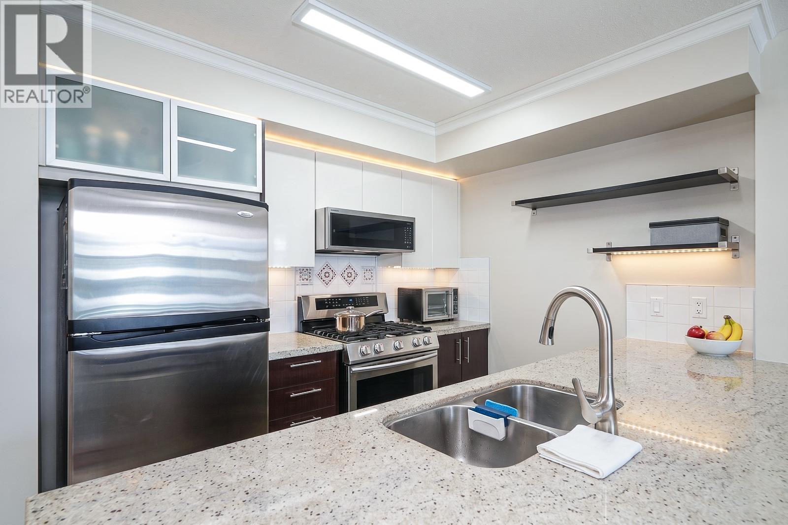 802 2289 Yukon Crescent, Burnaby, British Columbia V5C 0B2 - Photo 4 - R3122021