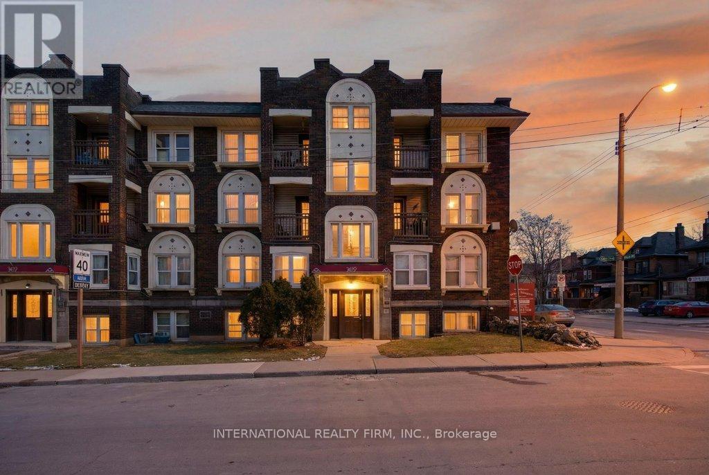 4 - 109 Balsam Avenue S, Hamilton, Ontario  L8M 3B2 - Photo 2 - X12995278