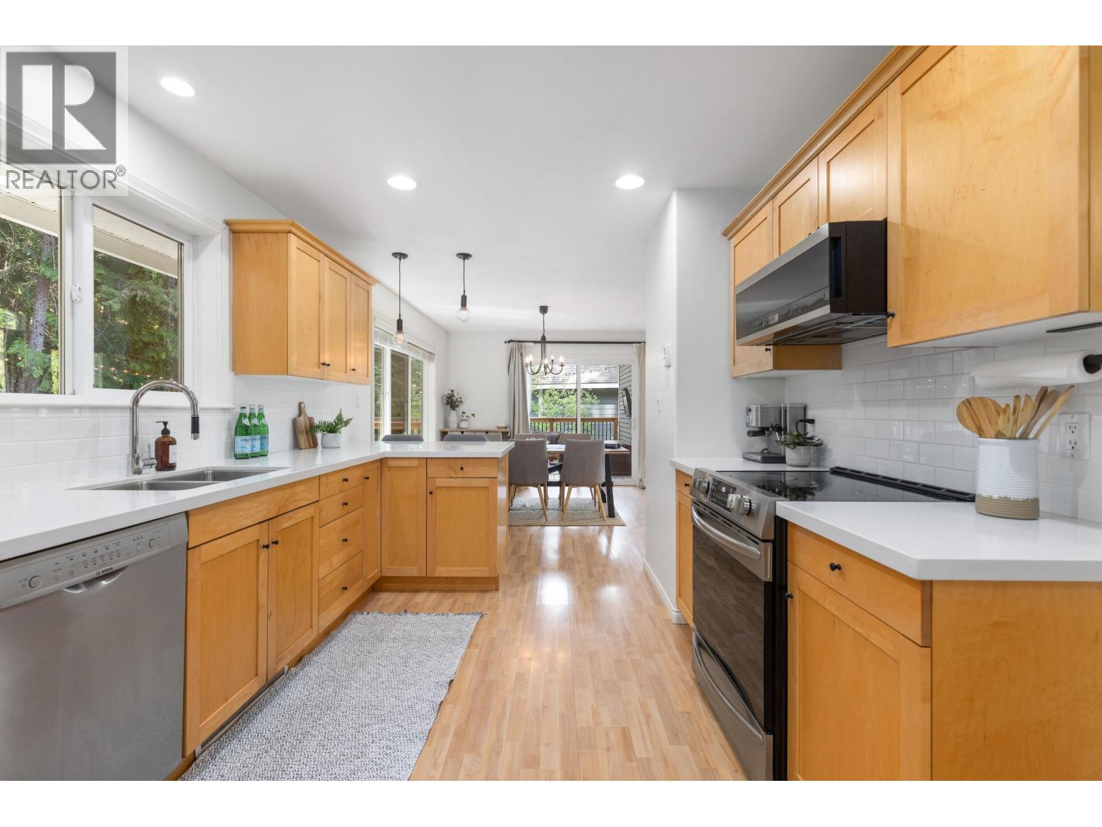 7463 Beechwood Street, Pemberton, British Columbia  V0N 2L1 - Photo 12 - R3122030