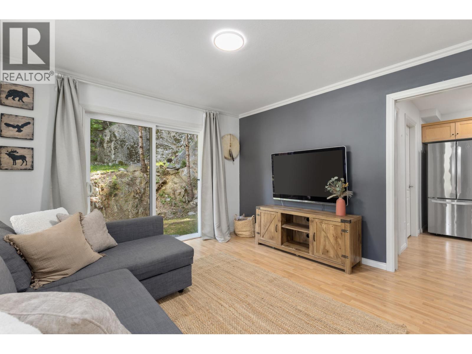 7463 Beechwood Street, Pemberton, British Columbia  V0N 2L1 - Photo 13 - R3122030