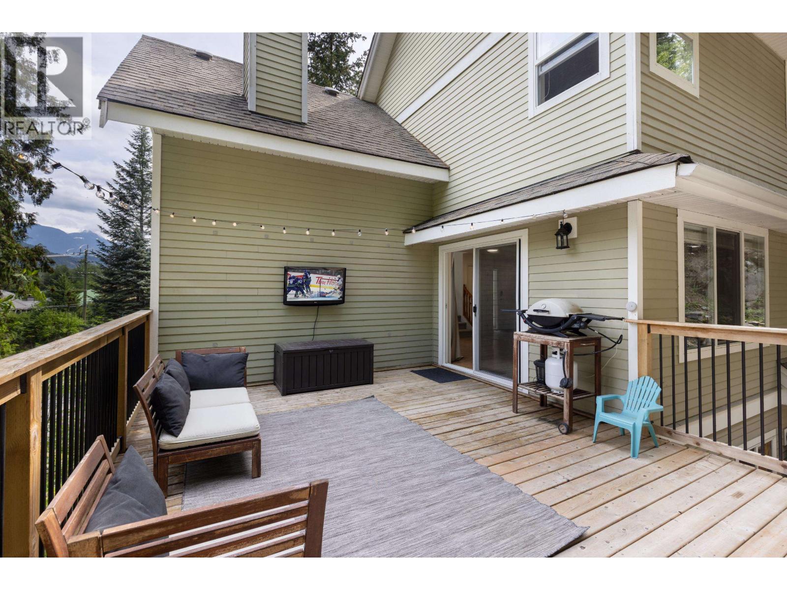 7463 Beechwood Street, Pemberton, British Columbia  V0N 2L1 - Photo 31 - R3122030