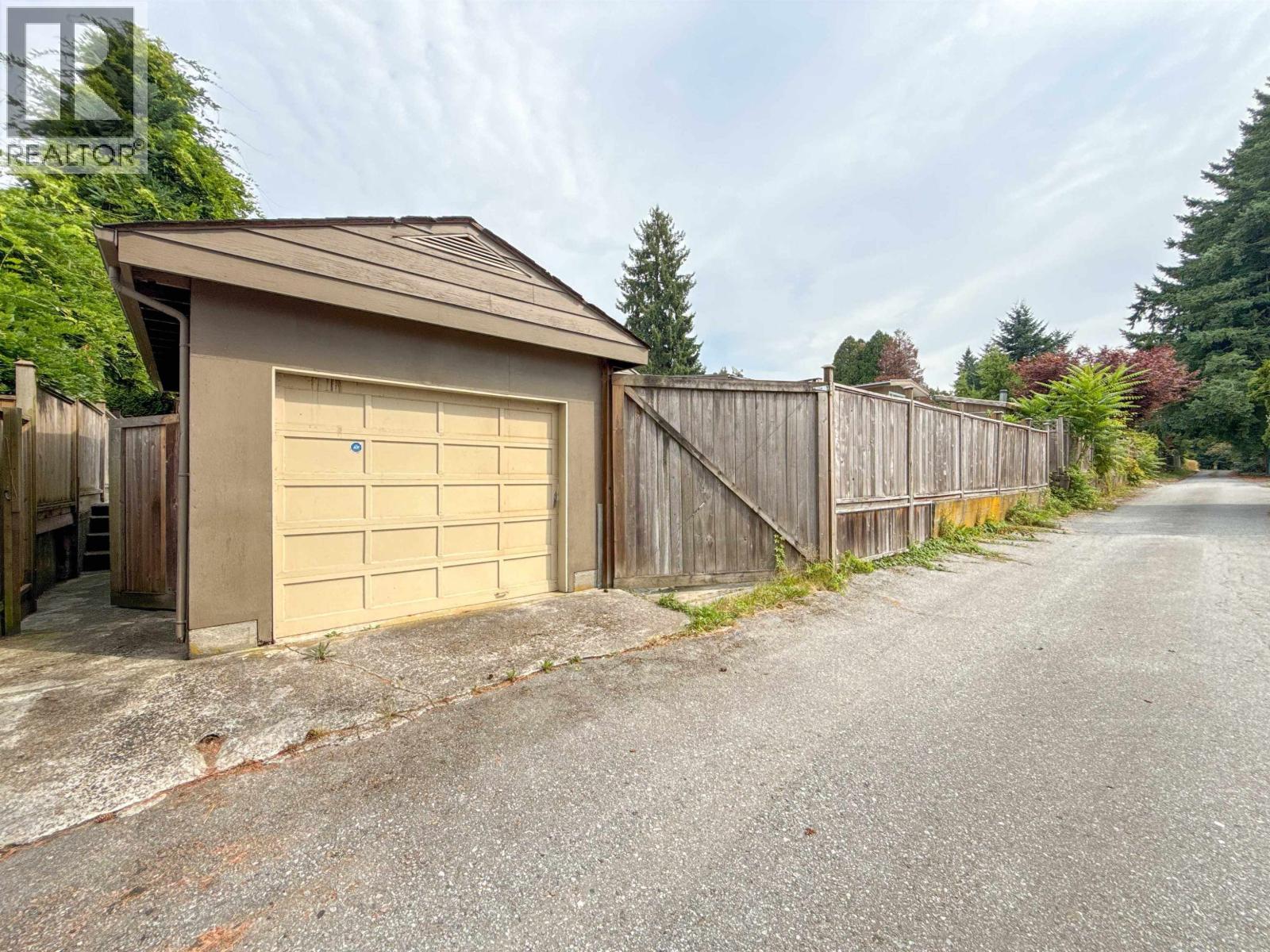 652 Shaw Avenue, Coquitlam, British Columbia  V3K 2R6 - Photo 31 - R3122041