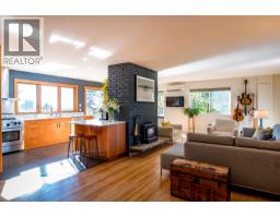 5201 HAVIES ROAD, Sechelt, British Columbia