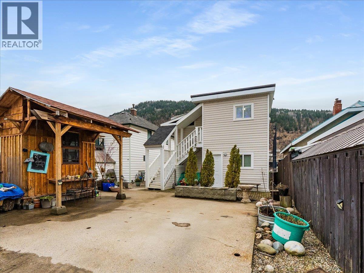 1767 Second Avenue, Trail, British Columbia  V1R 1M6 - Photo 45 - 10380105