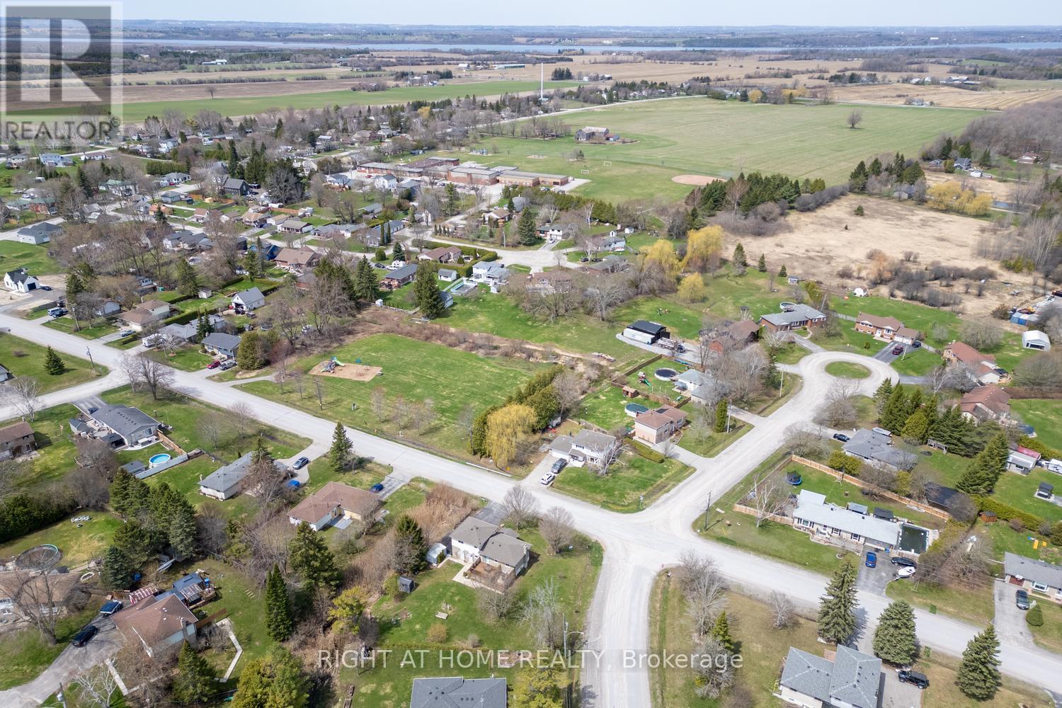 17 Crestview Avenue, Scugog, Ontario  L0B 1B0 - Photo 36 - E13040252